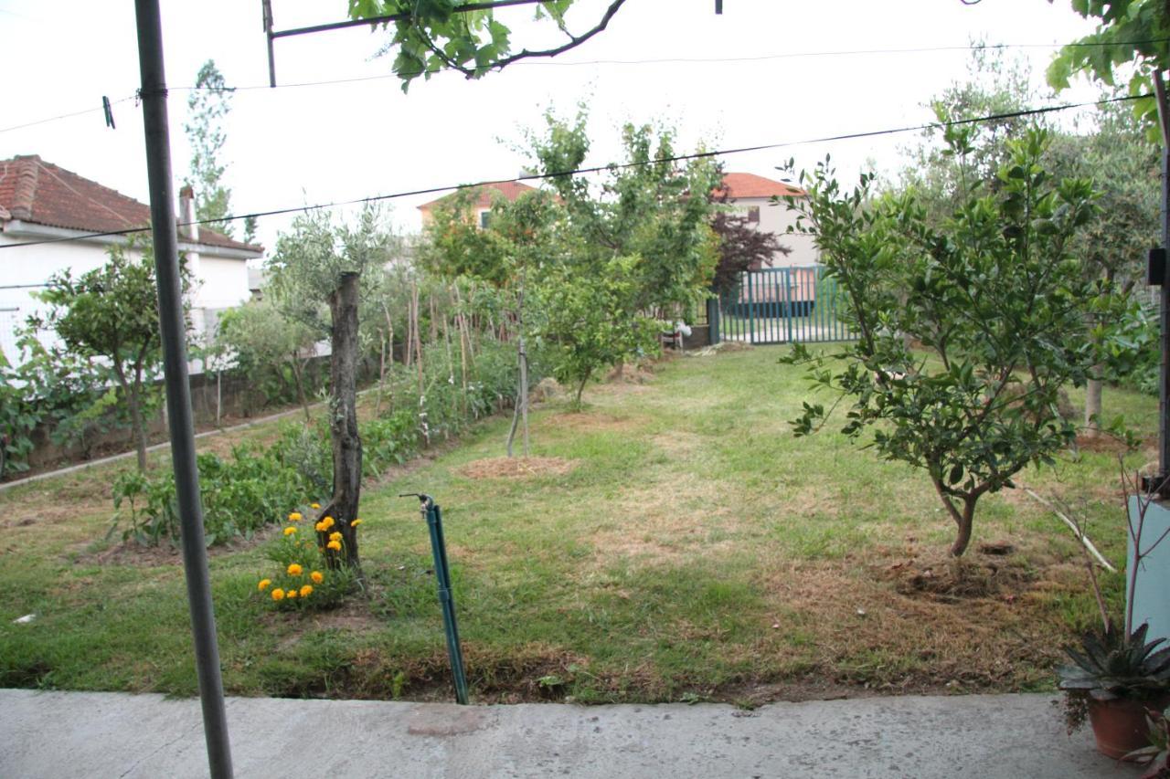 Shtepi Pushimi Lägenhet Durrës Exteriör bild