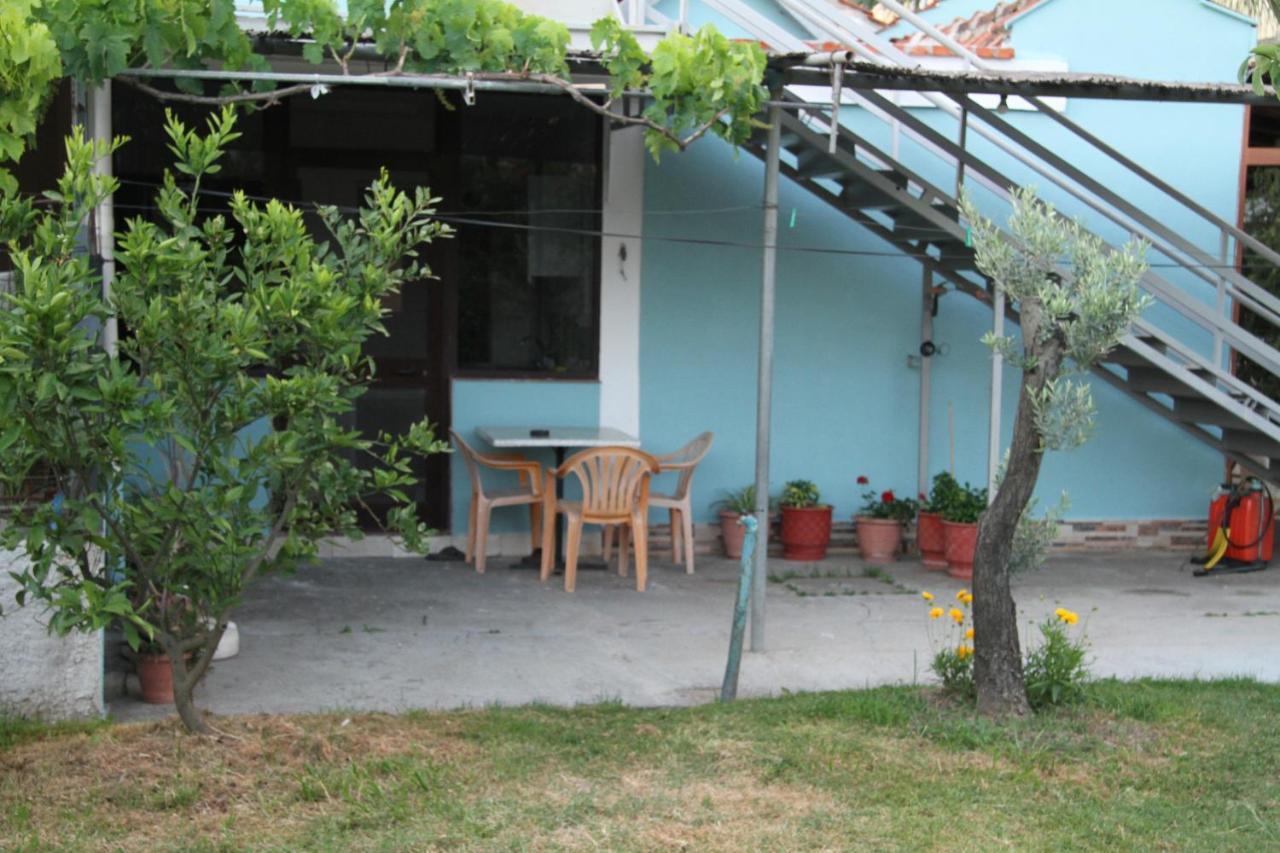 Shtepi Pushimi Lägenhet Durrës Exteriör bild