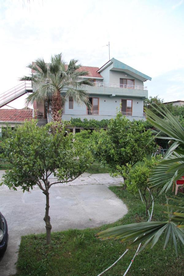 Shtepi Pushimi Lägenhet Durrës Exteriör bild